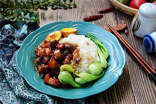 Thịt Kho Trứng Nấm Đông Cô