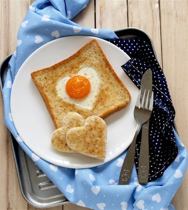 Bánh Mì Trứng Tình Yêu Hình Trái Tim