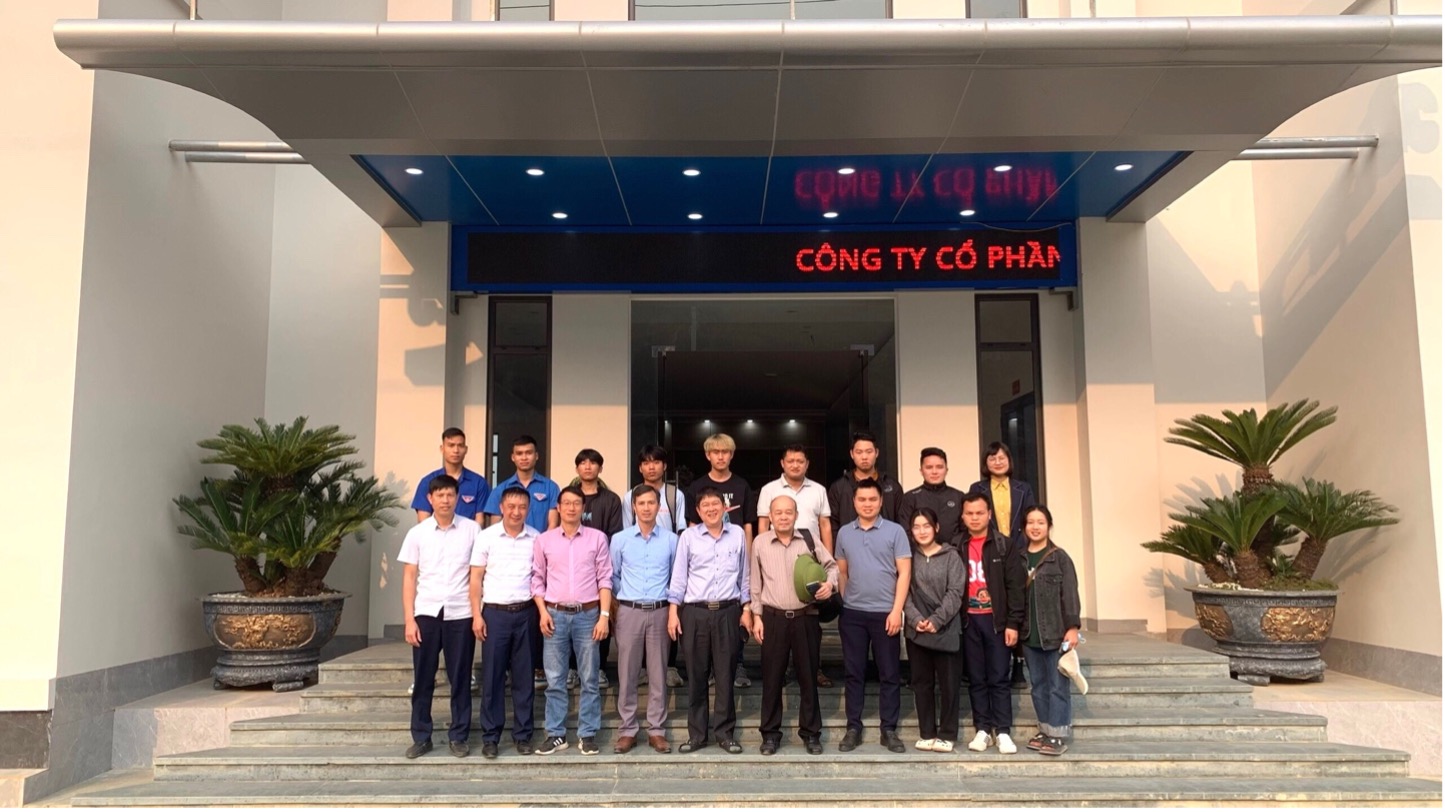 Đoàn cán bộ, giảng viên, sinh viên Trường Đại học Tây Bắc đi thực tế tại Công ty Cổ phần phân bón Sông Lam Tây Bắc