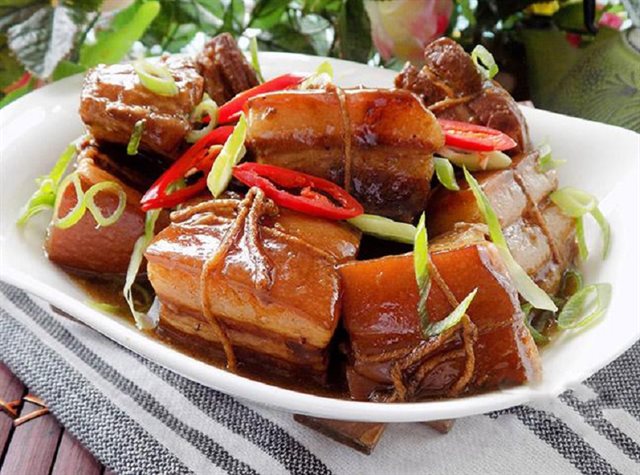Thịt Kho Đông Pha Nóng Hổi