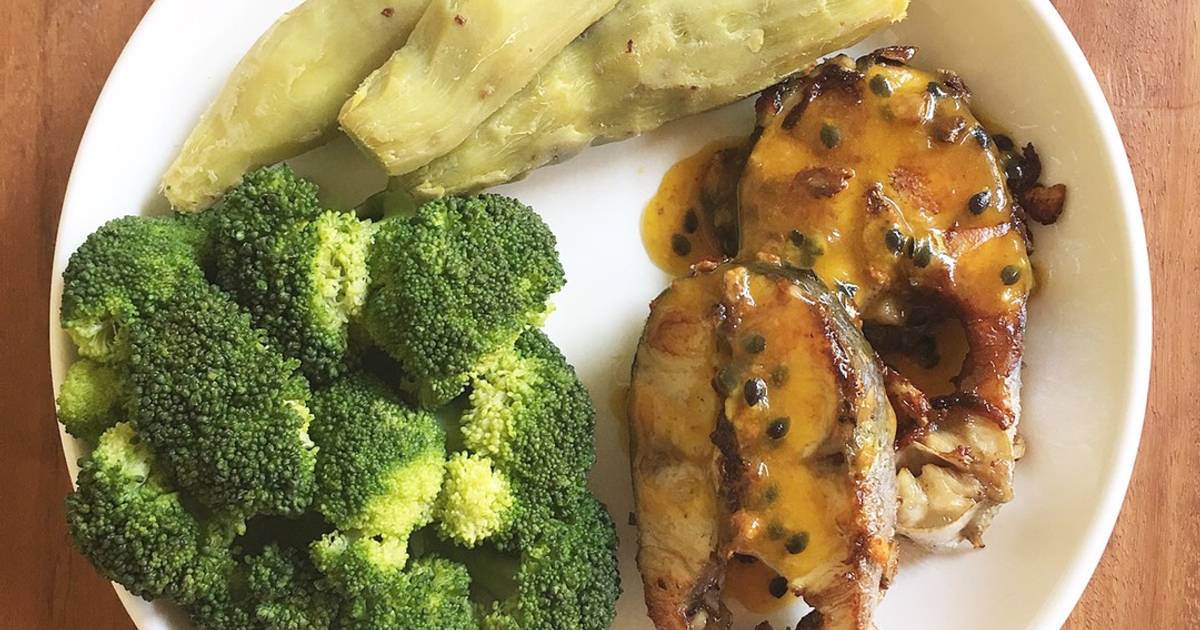 Cá basa áp chảo sốt chanh leo eat clean