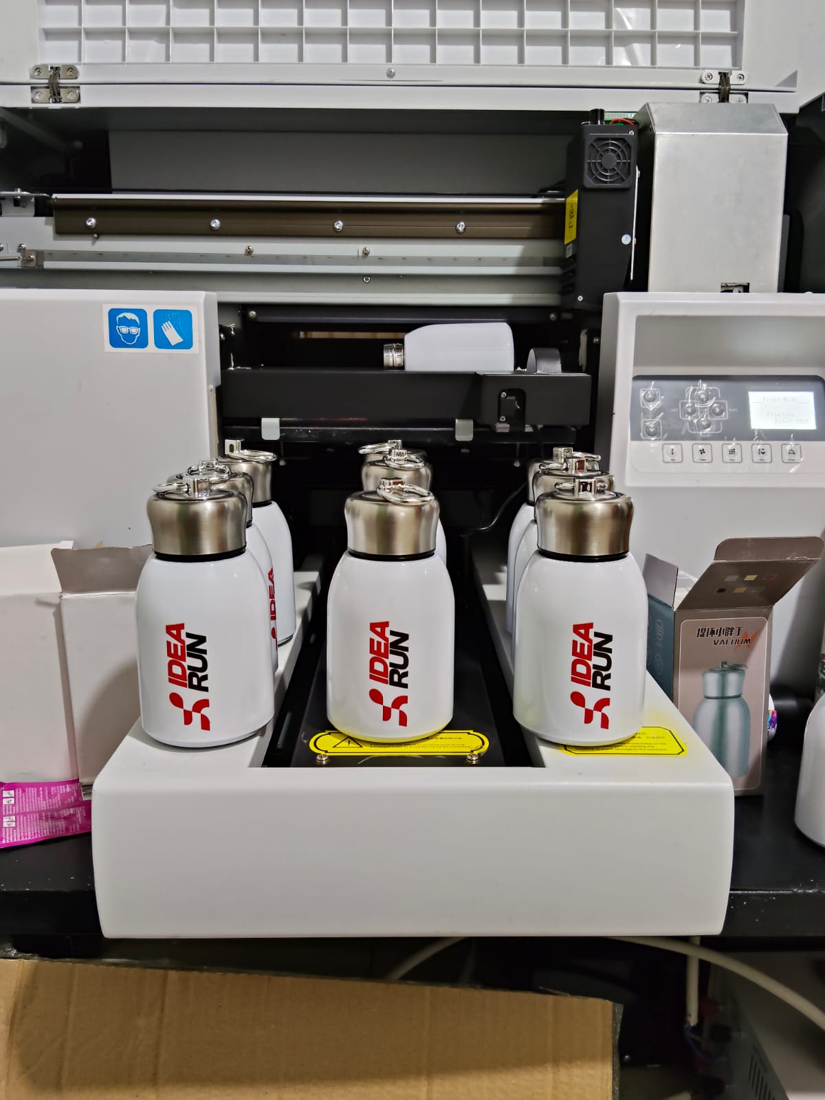 Detail proses UV printing tumbler — Sekar Printing