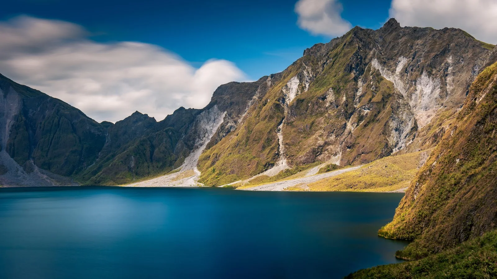 Mount Pinatubo Crater Lake - Landscape Photography 5K Wallpaper (5120x2880)