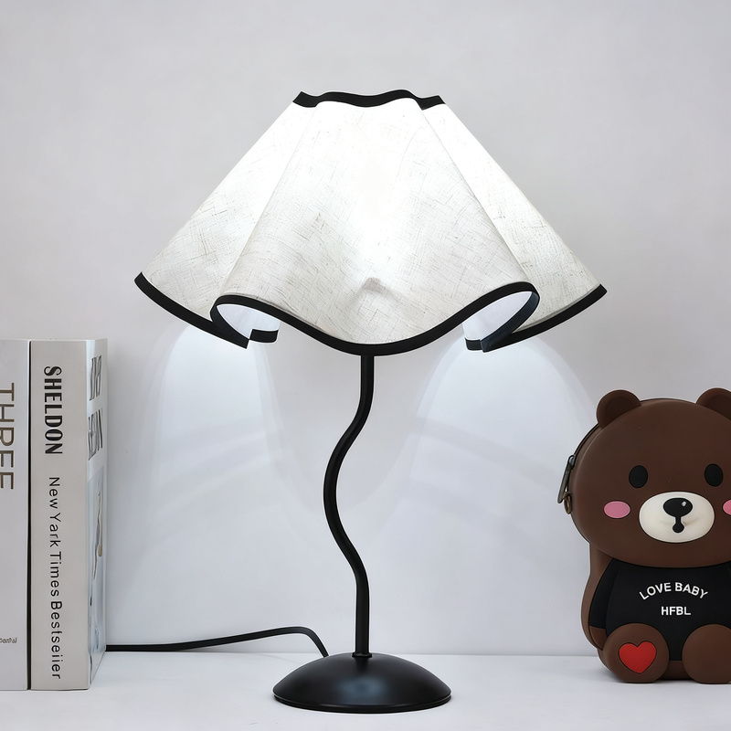 LED-Tischlampe mit Blütendesign und Touchsteuerung