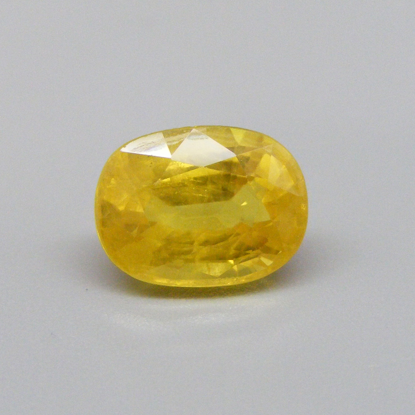 Natural bangkok Yellow Sappire 3.88 cts