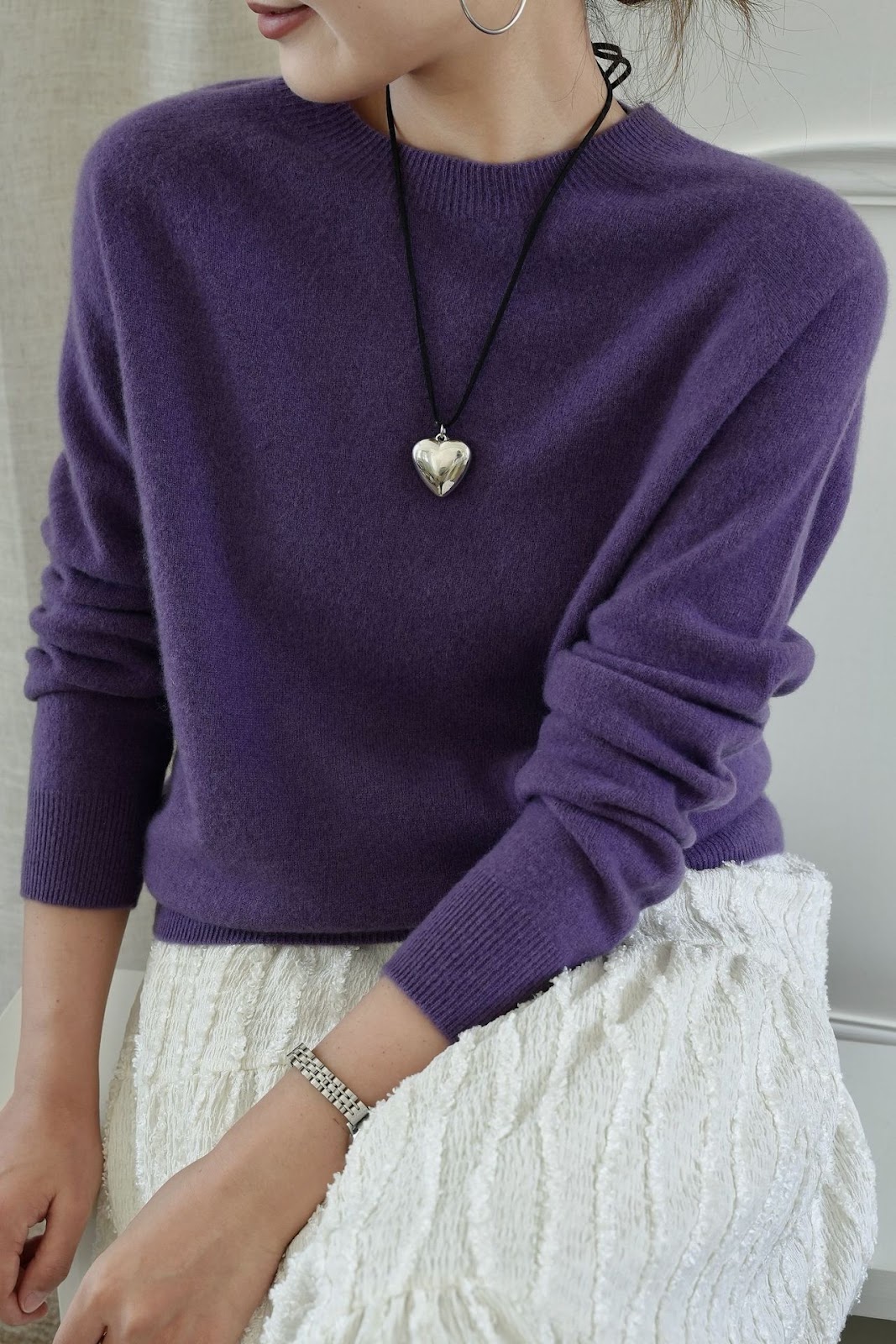 Women's wool sweater, round neckline, loose fit