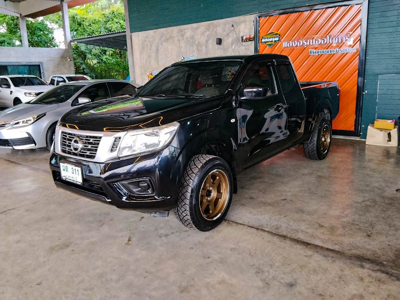 NISSAN NAVARA