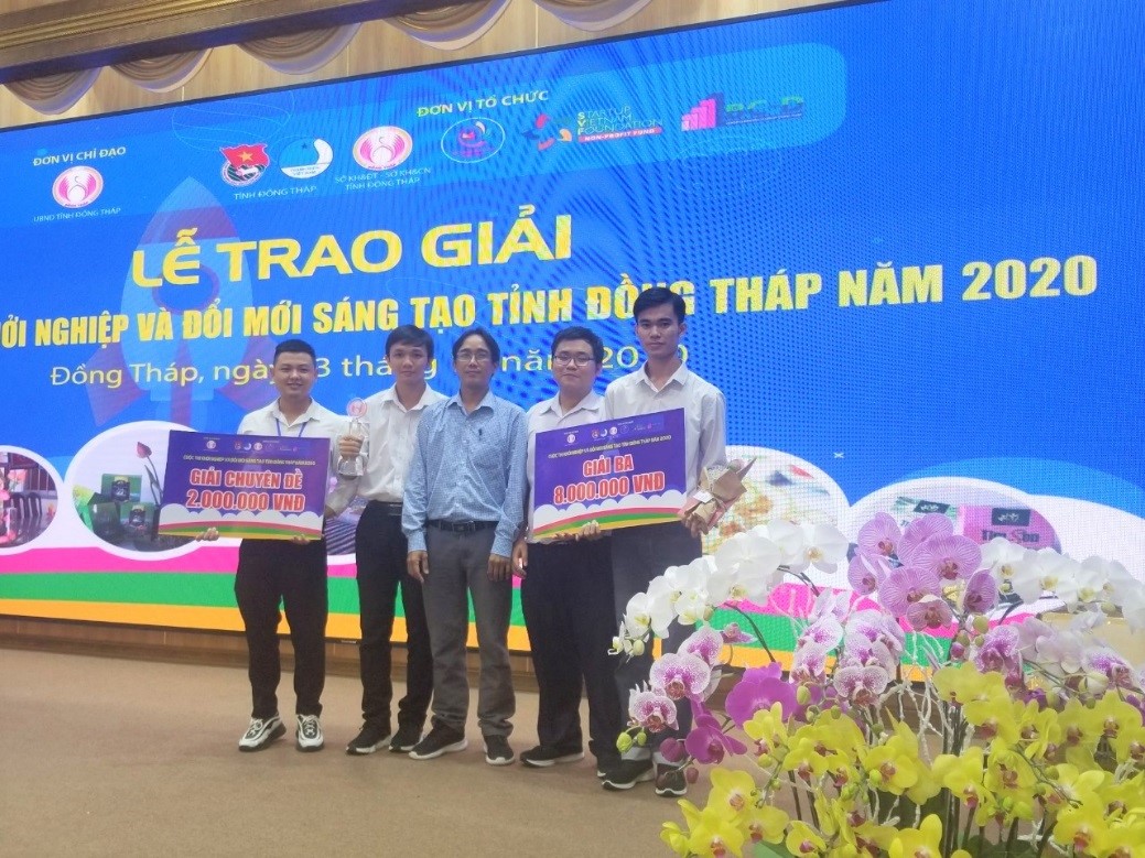 Niềm vui của thầy trò Nhóm H2DT Khoa KTCN Trường DLA