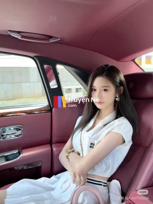 Người Ngoài Trong Gia Đình