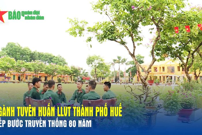 Ngành tuyên huấn LLVT thành phố Huế tiếp bước truyền thống 80 năm - Báo Quân Đội Nhân Dân