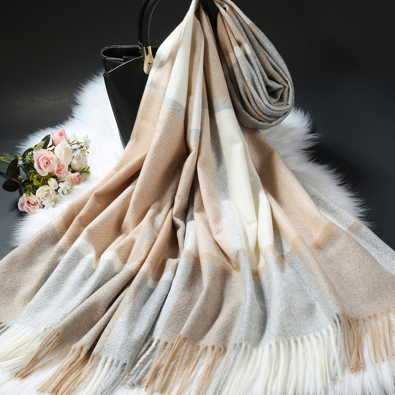 Langer Schal im Karomuster, warmes Winter-Accessoire