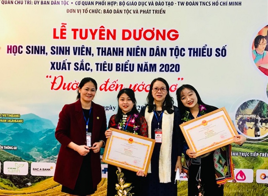 Sinh viên Trường Đại học Tây Bắc tham dự Lễ Tuyên dương  học sinh, sinh thiểu số xuất sắc, tiêu biểu năm 2020