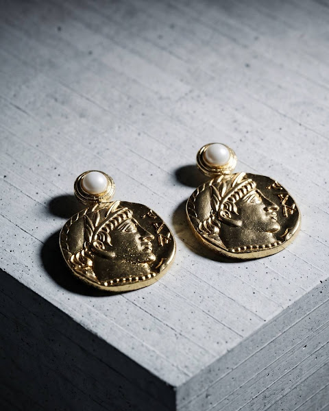 Laurel Coin Pearl Drop Earrings frontend image