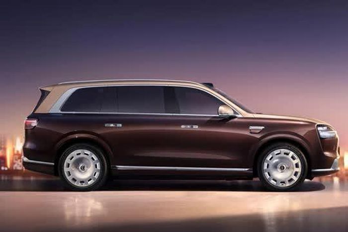 SUV hạng sang dài gần 5,3 mét, mạnh 903 mã lực, trang bị tối tân, giá gần 2 tỷ đồng - Tạp chí Doanh Nghiệp Việt Nam
