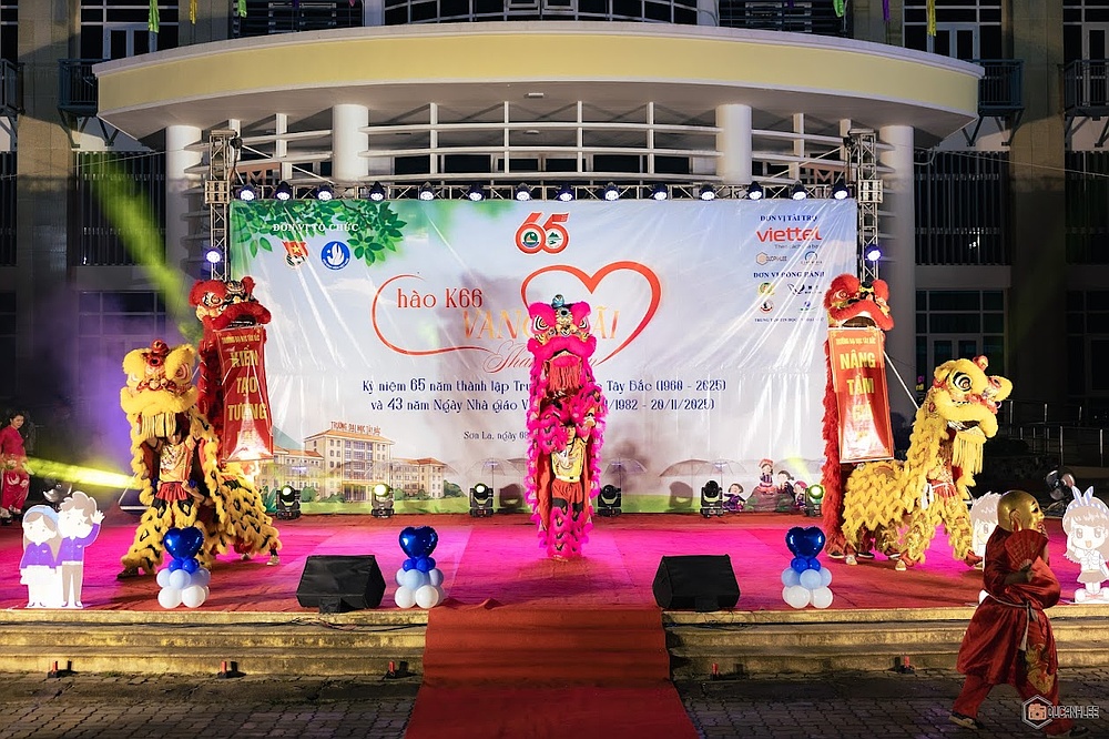 Đêm nhạc hội “Vang mãi thanh xuân”