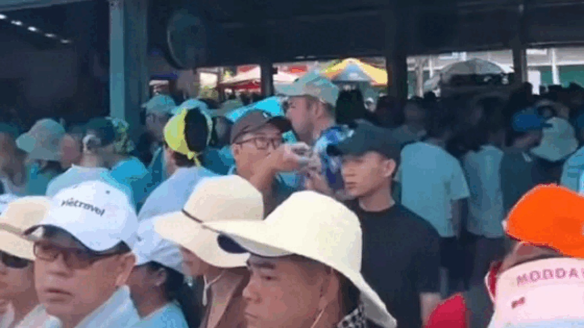 Cảnh chật kín người đổ ra Hòn Mun, Nha Trang - Tạp chí Tri thức