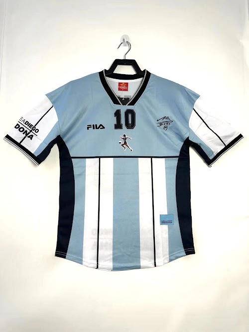 Edición conmemorativa de Maradona de 2001.jpeg