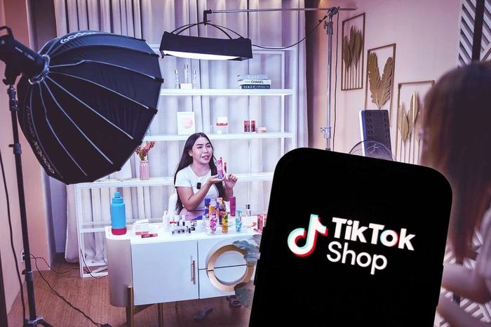 TikTok Shop rượt sát Shopee, khoảng cách thị phần thu hẹp một nửa - Báo Tri thức &amp; Cuộc sống