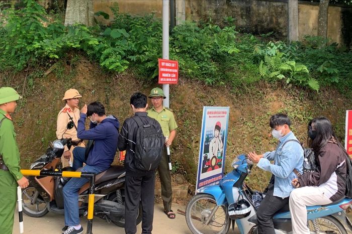 Đảm bảo trật tự ATGT tại khu vực Vườn quốc gia Ba Vì - Đài Phát thanh và truyền hình Hà Nội