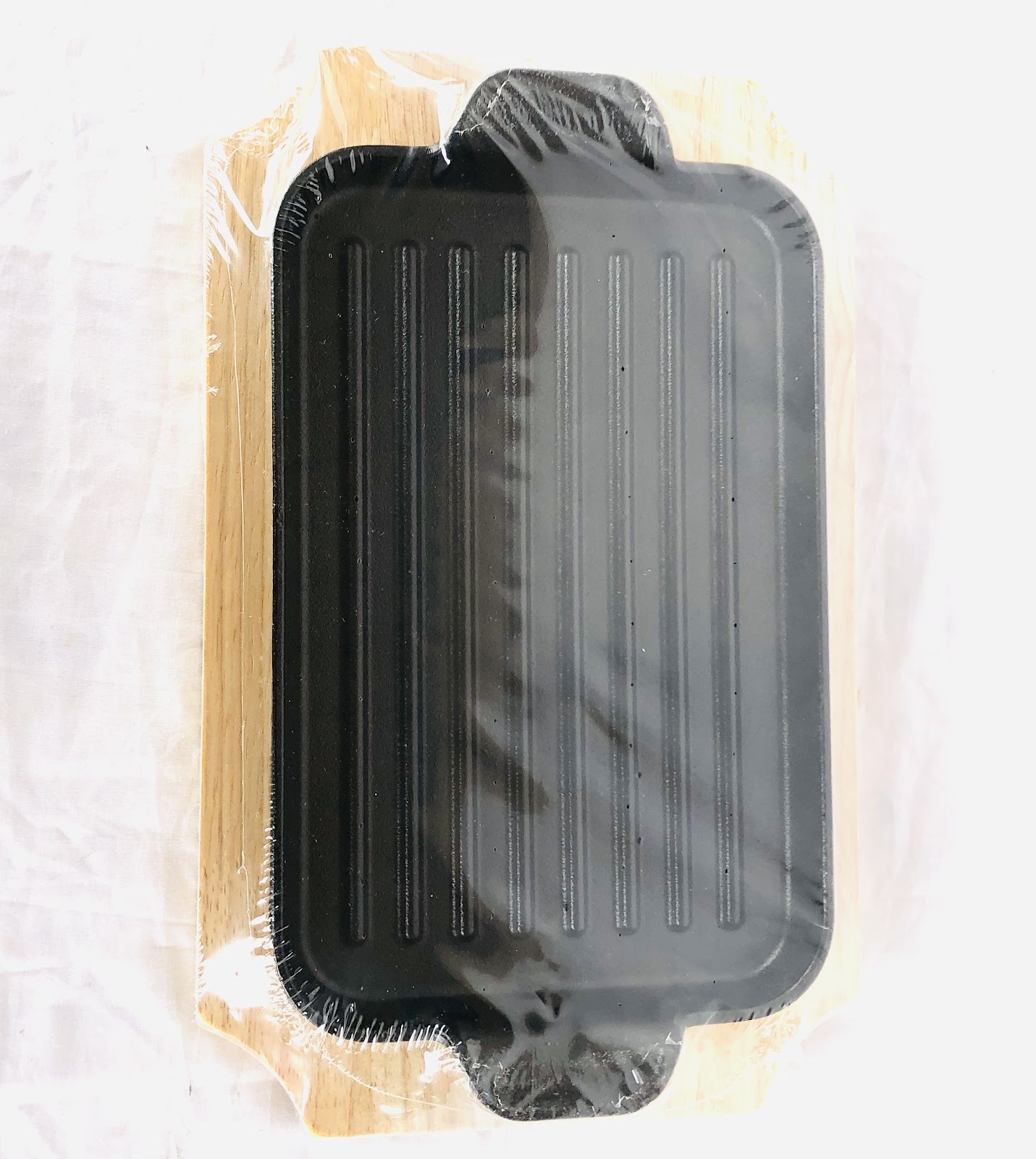 Photo 2 of Rectangular Sizzler with Wooden Base