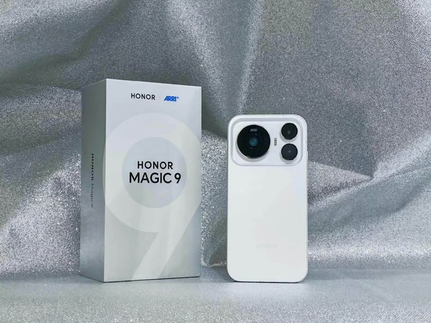 HONOR MAGIC9 TÔNG TRẮNG CHÍNH THỨC RA MẮT, CỤM CAMERA LẤY CẢM HỨNG TỪ ARRI #HONOR #HONORMagic9 #Magic9 #ARRI #Snapdragon #Smartphone #Android #MagicOS11 #CameraPhone #CongNghe