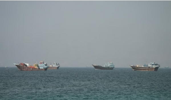 Eo biển Hormuz: Giao thông biển tê liệt sau vụ tấn công tàu