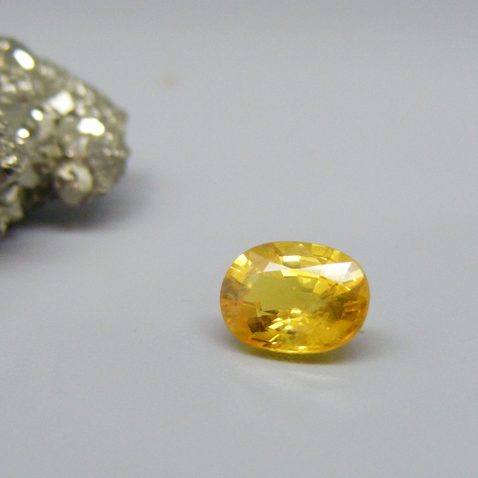 Natural bangkok Yellow Sappire 2.09 cts
