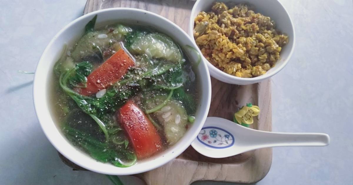 Canh rau dền mướp nấu riêu kèm hến xào sả ớt