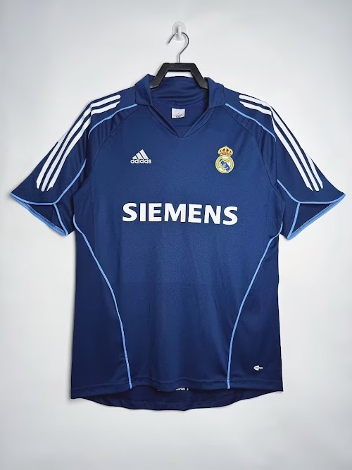 Equipación de visitante del Real Madrid 2005-06.jpeg