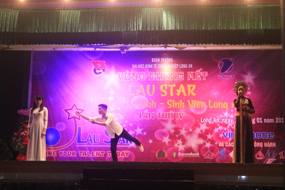 Thân phận của người phụ nữ được khắc họa qua bài hát Cánh hoa tàn với sự thể hiện của thí sinh Trần Thị Vẹn