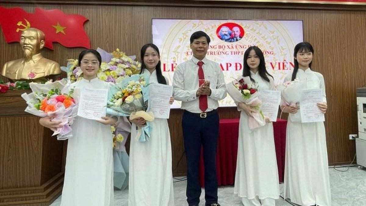 Tự hào 4 đảng viên là học sinh trường THPT Đại Cường - Đài Phát thanh và truyền hình Hà Nội