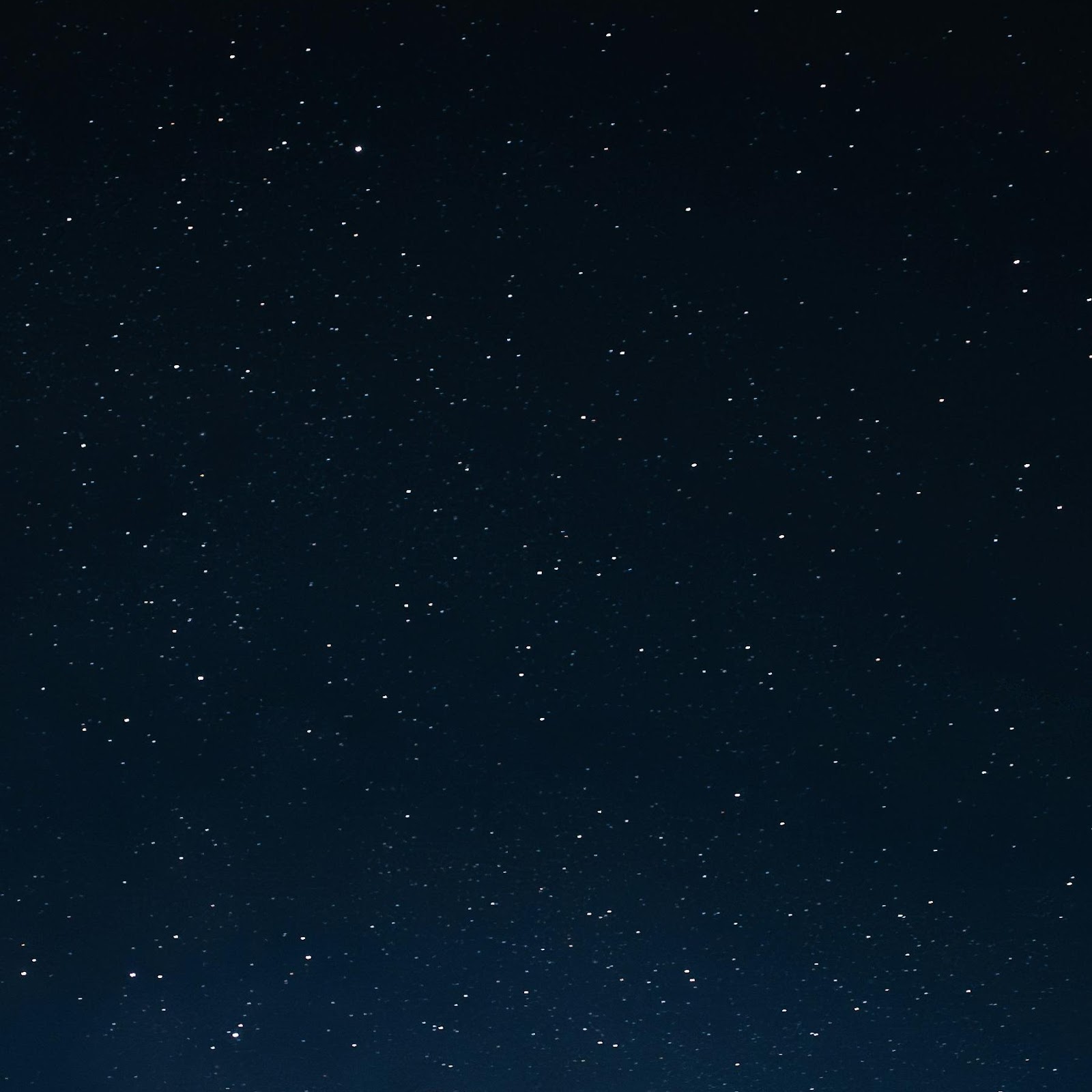 Download Starry Night Over Snowy Mountain 2K iPhone