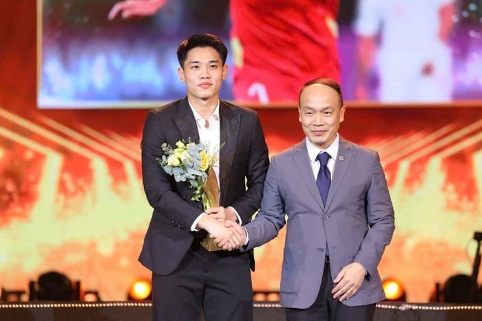 U22 Việt Nam và Đình Bắc nhận giải thưởng 'cống hiến' - Đài Phát thanh và truyền hình Hà Nội