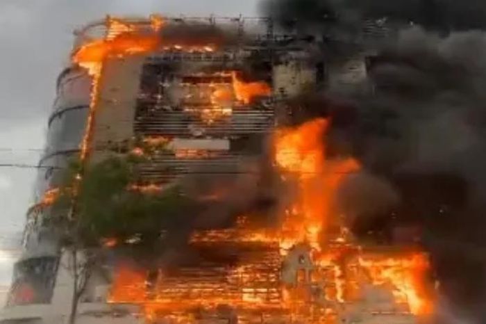 Video cháy lớn ở khu mua sắm tại Iran, ít nhất 8 người chết - Báo Tin Tức TTXVN