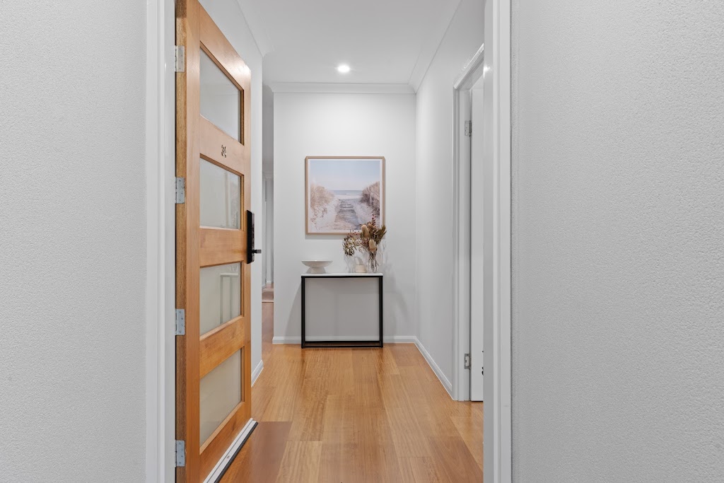 34 Laguna Avenue, Redlynch - Thumbnail 2
