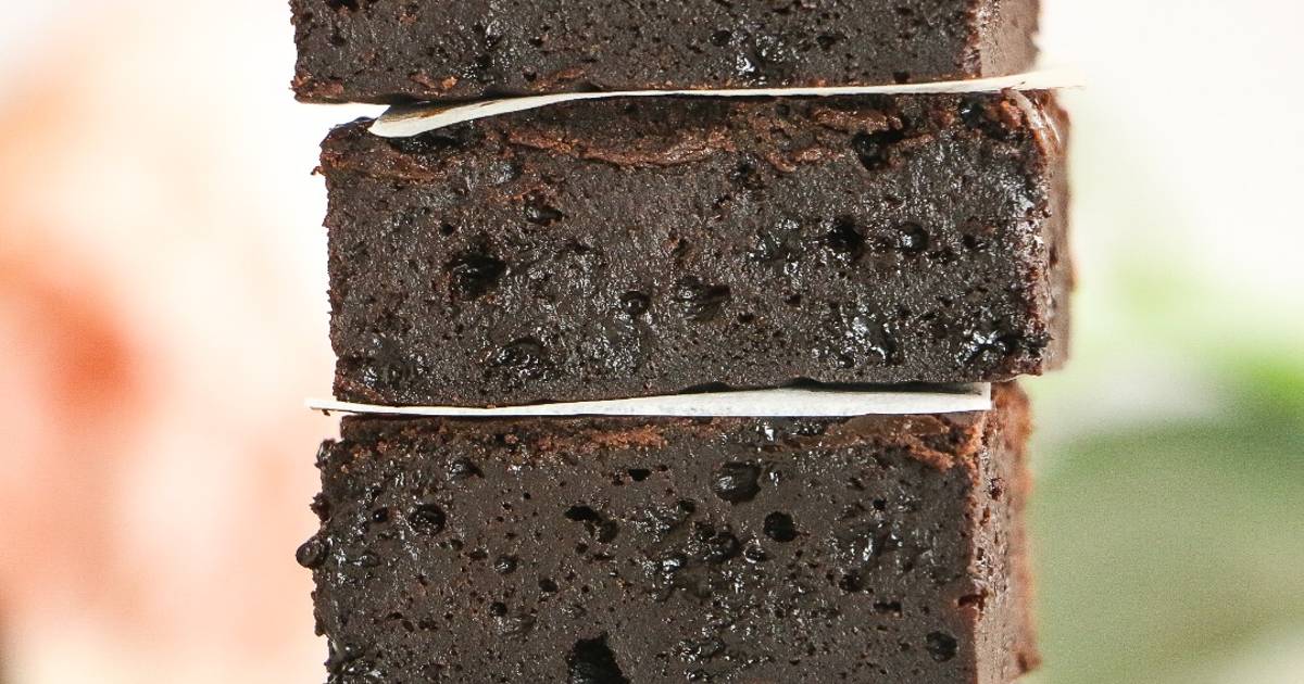 Healthy Greek Yogurt Brownies