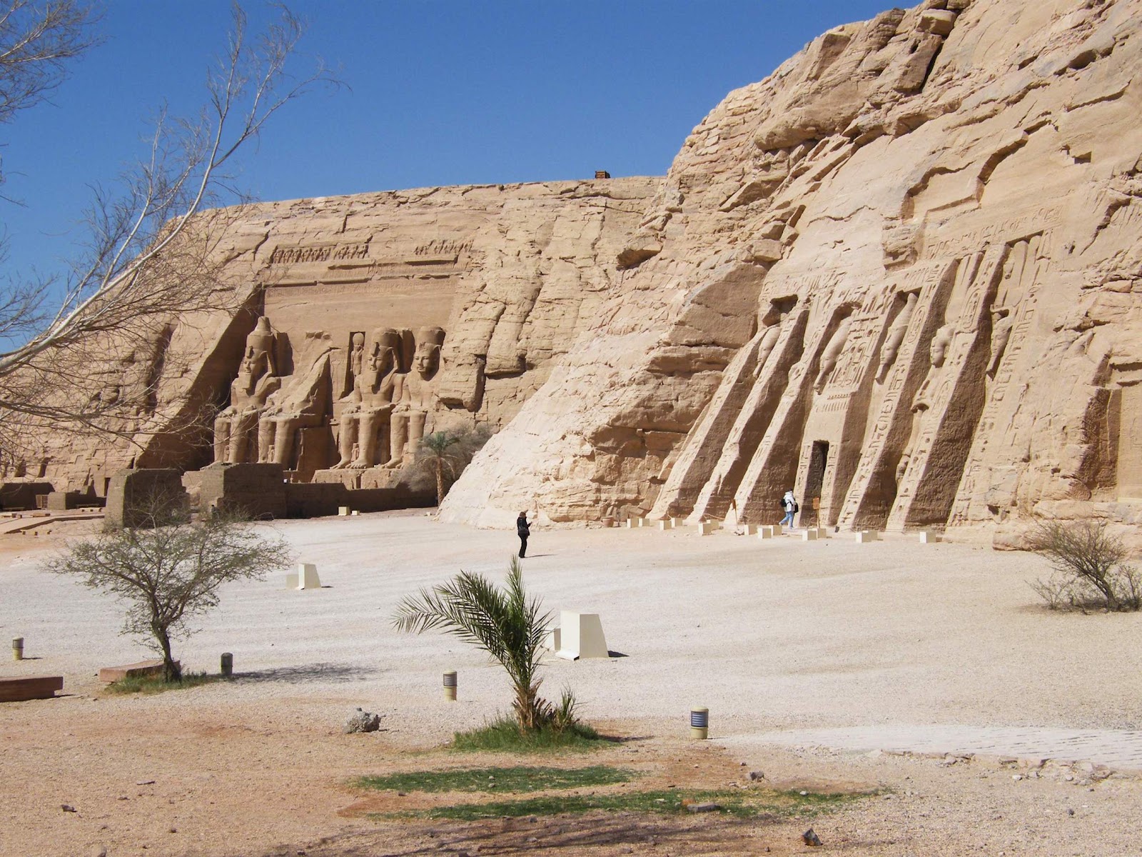 Abu Simbel: Keajaiban Kuil Batu Mesir yang Menyatu dengan Budaya