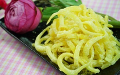 Thành phẩm đây nè cả nhà ơi. Vừa ngon, mềm lại ngọt vừa phải. Màu sắc món ăn rất bắt mắt nhé!