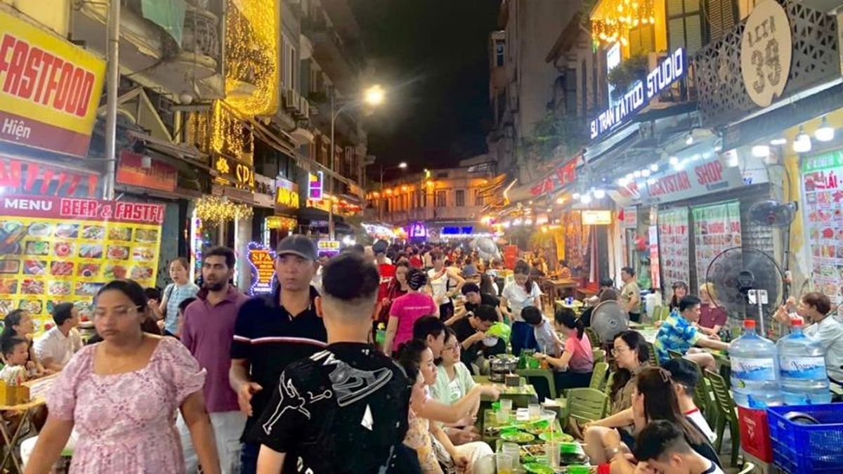 Hà Nội vẫn chưa khai thác hết tiềm năng kinh tế đêm - Đài Phát thanh và truyền hình Hà Nội