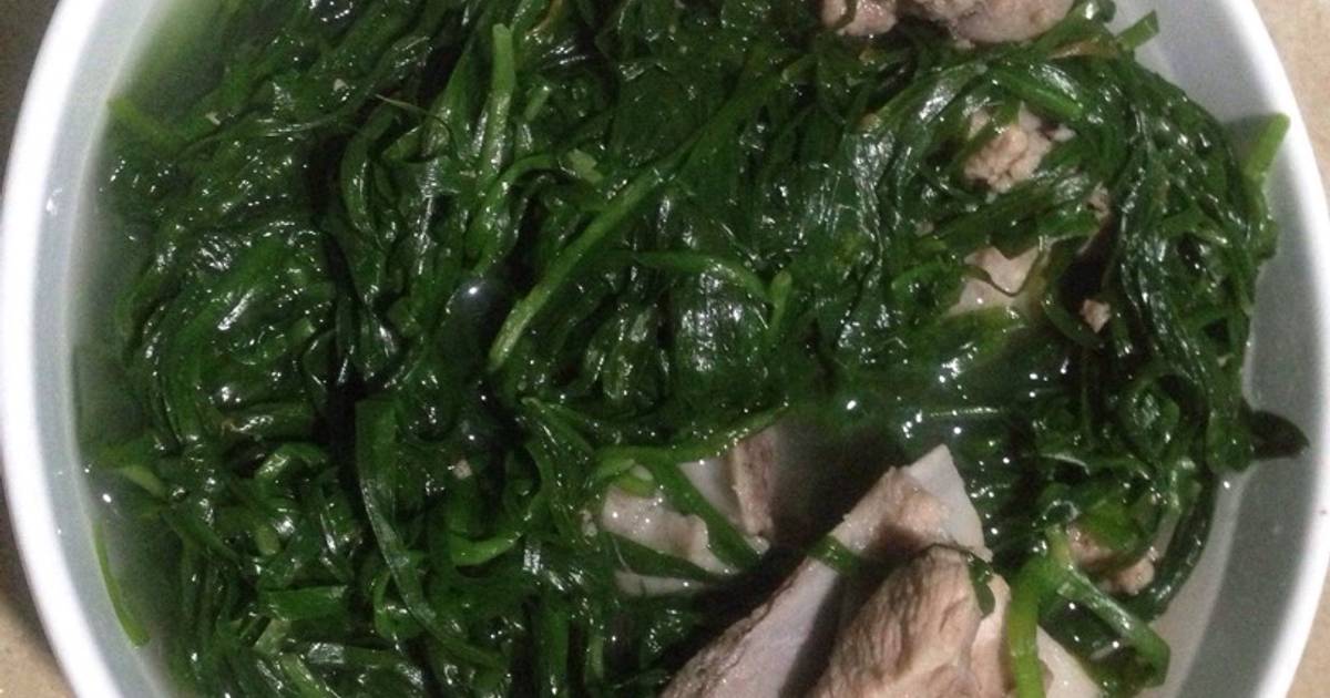 Canh xương nấu lá hẹ