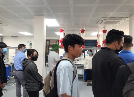Đoàn cán bộ, giảng viên, sinh viên Trường Đại học Tây Bắc đi thực tế tại Công ty Cổ phần phân bón Sông Lam Tây Bắc