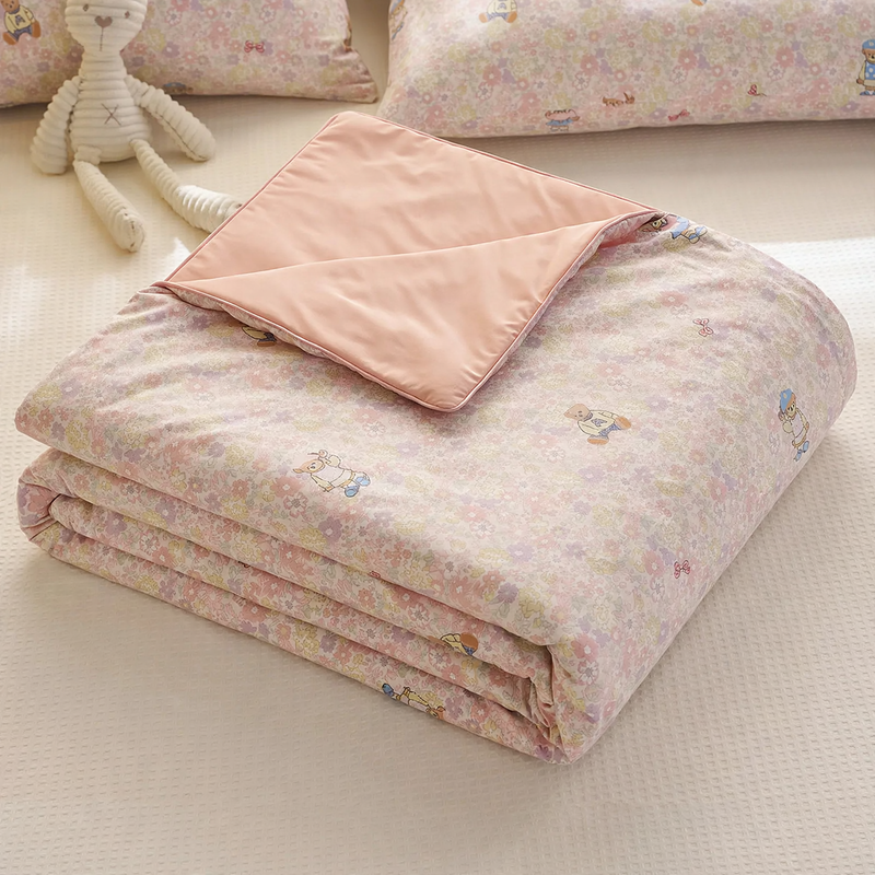 Light summer cooling blanket with cooling fibers