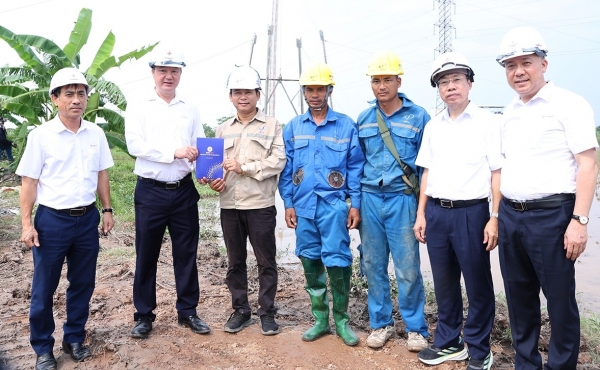 Cam kết hoàn thành đường dây 500kV - 220kV Nho Quan - Phủ Lý - Thường Tín tháng 7/2026