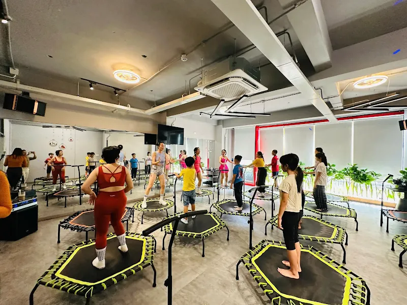 Không gian jumping 3