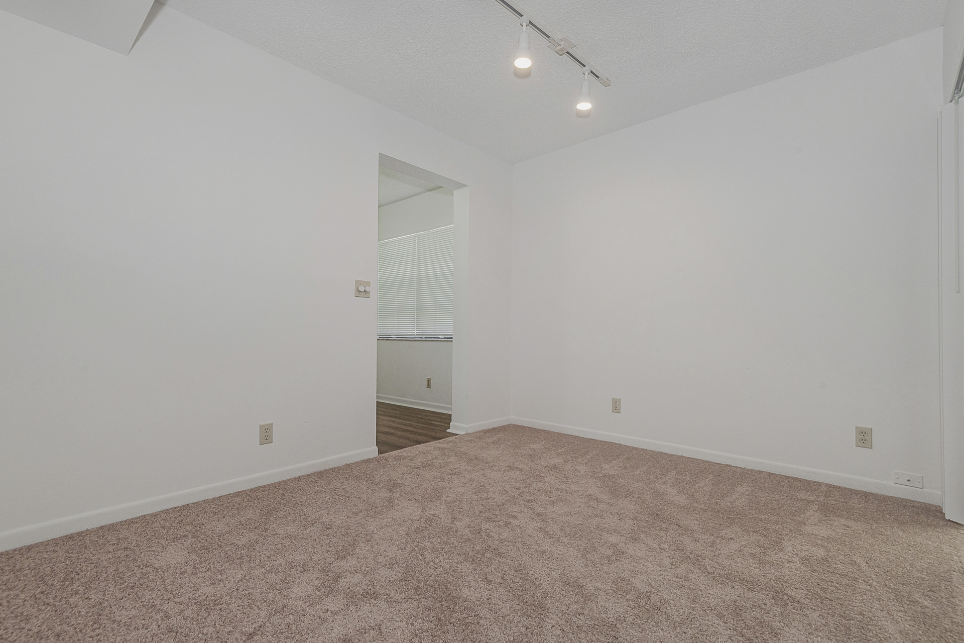 7 Large Units On Nearly A 1/2 Acre property photo 31