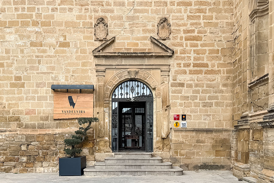 Banquete Vandelvira - Patio de piedra