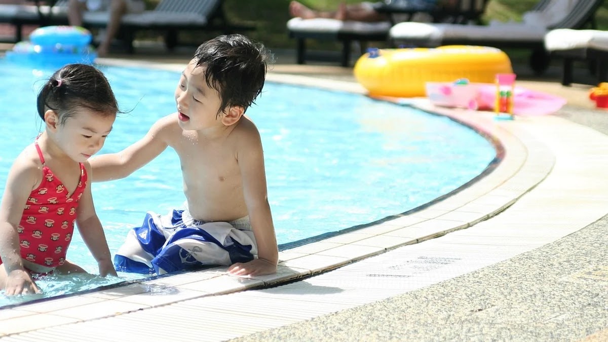 가족 여행에 적합한 호텔과 리조트, 객실 구성과 부대시설 비교