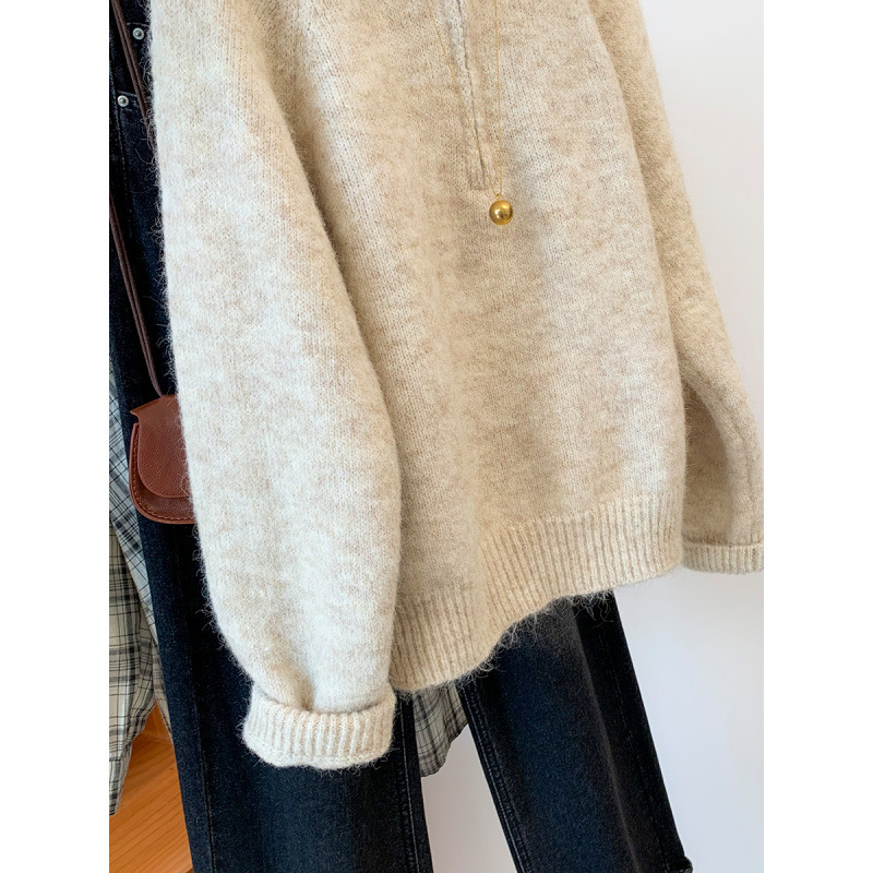 Women's knitted hoodie with half zipper
