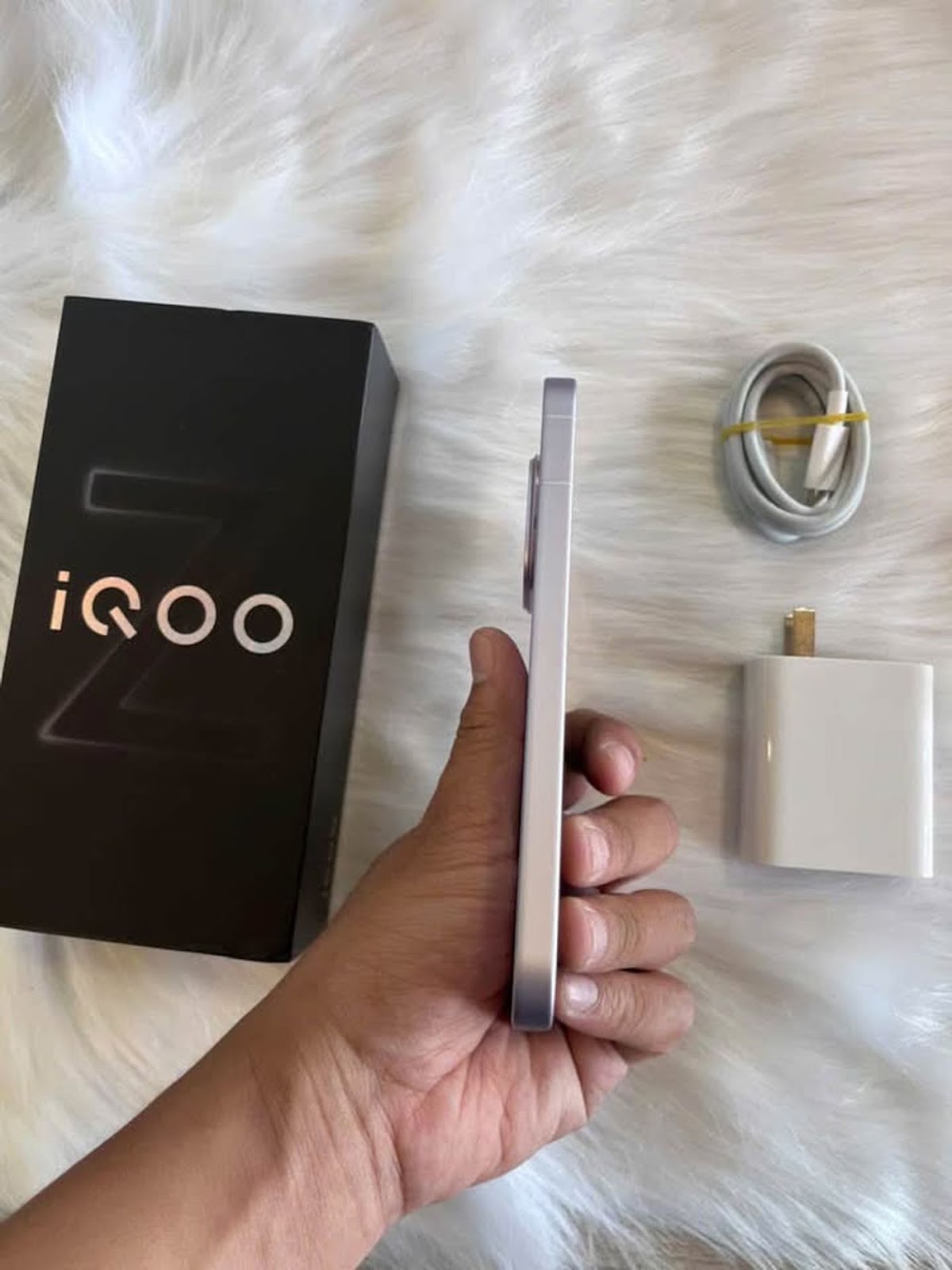 𝗶𝗤𝗢𝗢 𝗭𝟭𝟭 𝗧𝘂𝗿𝗯𝗼 12GB/256GB – SNAPDRAGON 8 GEN 5, 200MP CAMERA, 7,600mAh BATTERY