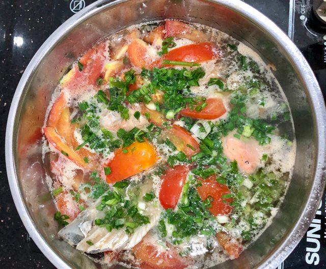 Canh Chua Đầu Con Cá Hồi